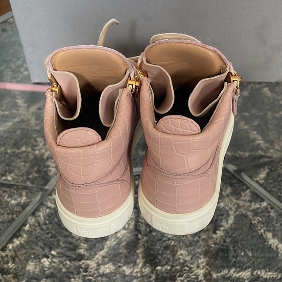 Giuseppe Zanotti Pink leather Croc Woman’s Size 5 Giuseppe Zanotti Worn once - Picture 6 of 8